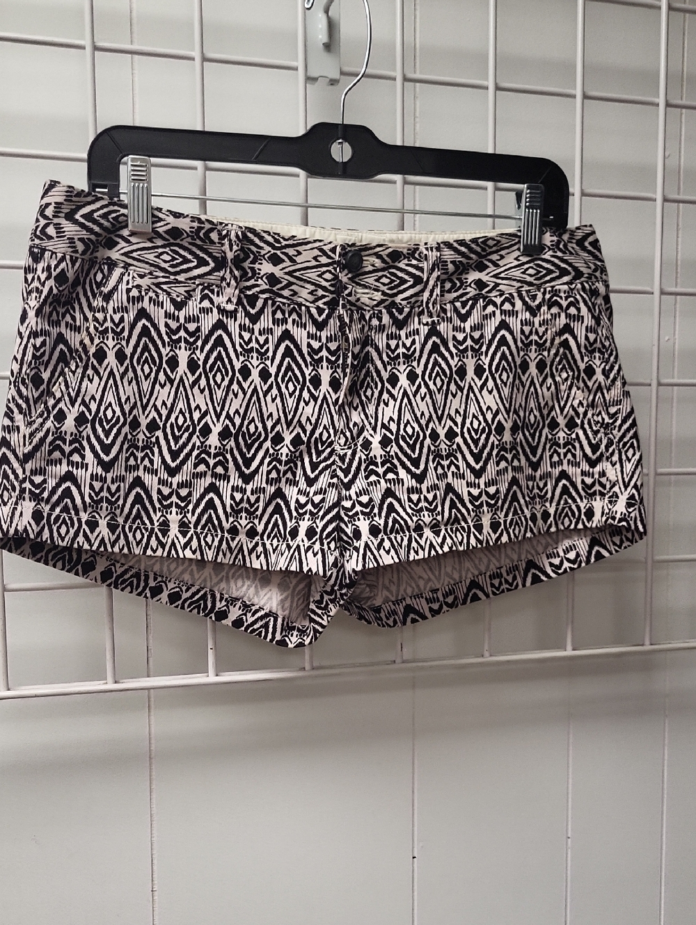 American Eagle Outfitters Black and White Geometric Print Jean Shorts, Size 5/6
